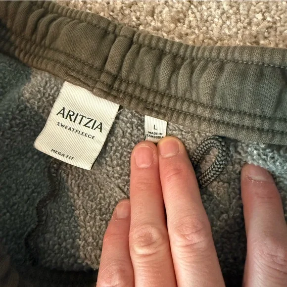 Aritzia Sweatfleece Mega Olive Green Joggers - Picture 3 of 3
